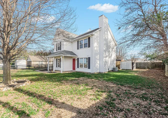 Photo 2 of Sale Pending at 102 Chestnut Ln, Versailles, KY 40383 | MLS# 26000492 | Listing updated on 2026-02-17