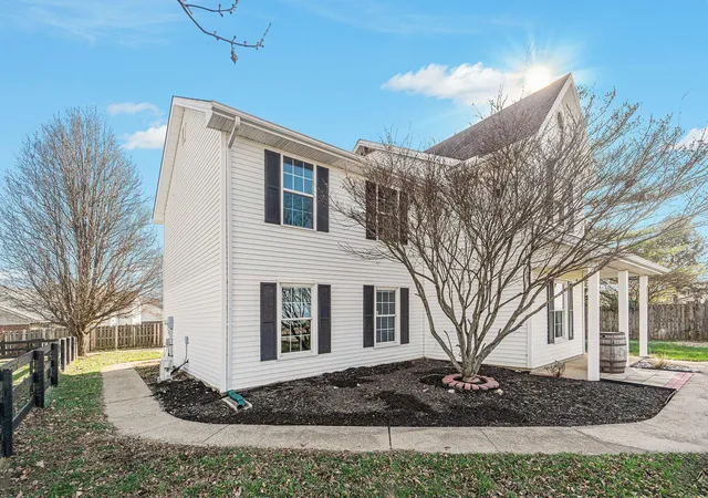 Photo 3 of Sale Pending at 102 Chestnut Ln, Versailles, KY 40383 | MLS# 26000492 | Listing updated on 2026-02-17