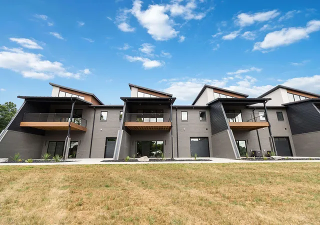Photo 3 of Condo for sale at 210 Caney Frk Rd #3, Somerset, KY 42503 | MLS# 26000572 | Listing updated on 2026-09-08