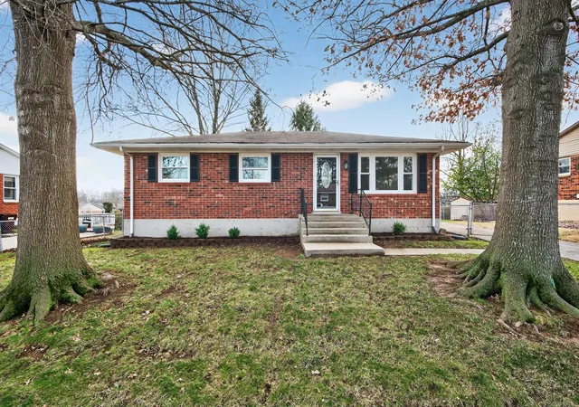 Homes for sale in Versailles, KY | 243 Lynnwood Dr, Versailles, KY 40383 | MLS# 26000669