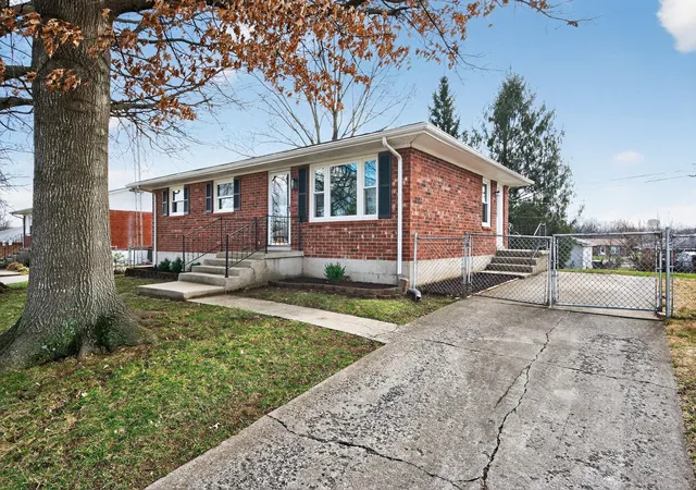 Homes for sale in Versailles, KY | 243 Lynnwood Dr, Versailles, KY 40383 | MLS# 26000669