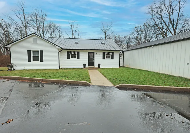 2nd image of 237 Rose Hill Ave, Versailles, KY 40383 | MLS# 26000716