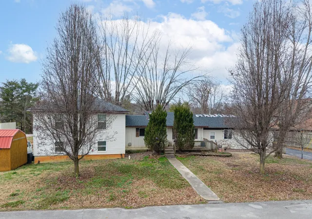 Homes for sale in Somerset, KY | 105 Villagers Resort Dr, Somerset, KY 42503 | MLS# 26000712