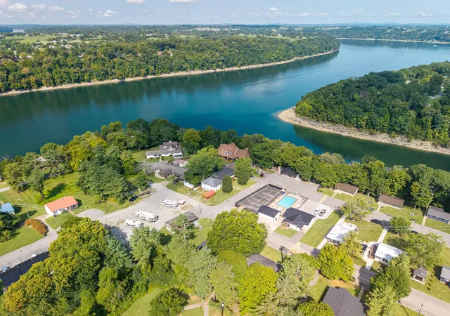 Listing Photo 5 - Condo for sale in building located at 105 Villagers Resort Dr, Somerset, KY 42503
