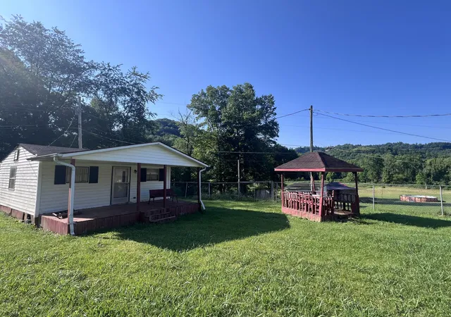 Homes for sale in Frakes, KY | 122 Blue Hollow Rd, Frakes, KY 40940 | MLS# 26000768