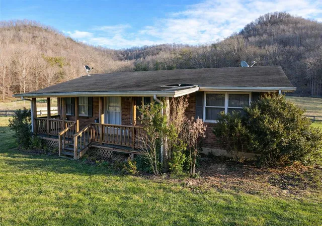 Photo 3 of Sale Pending at 9999 Red Lick, Irvine, KY 40336 | MLS# 26001167 | Listing updated on 2026-08-17