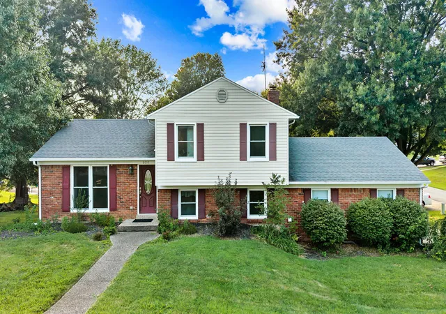 Photo 1 of Sale Pending at 8010 Northern Spy Dr, Louisville, KY 40228 | MLS# 26002649 | Listing updated on 2026-09-28