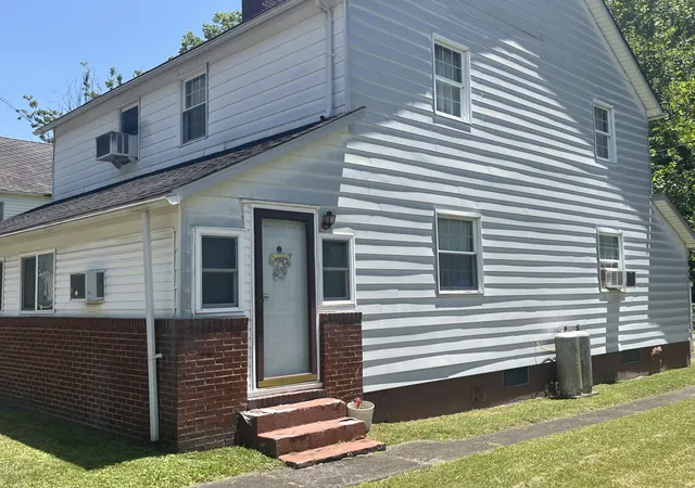 Homes for sale in Lynch, KY | 249 W Main St, Lynch, KY 40855 | MLS# 26001213