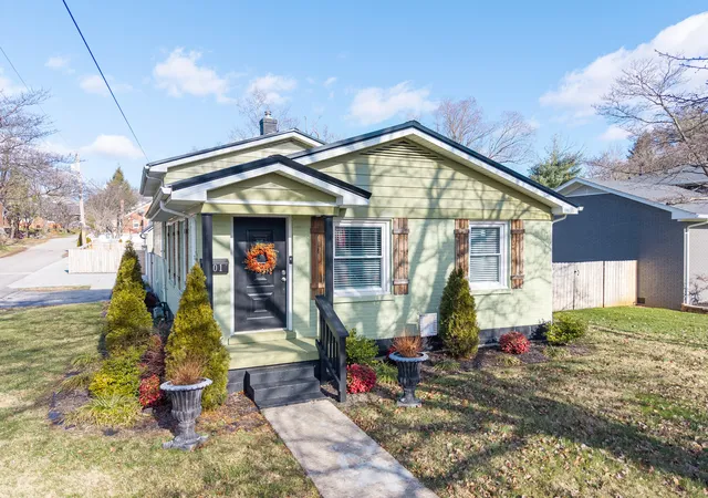 Photo 2 of Single family home for sale at 101 Bash Ave, Somerset, KY 42501 | MLS# 26001388 | Listing updated on 2026-04-16