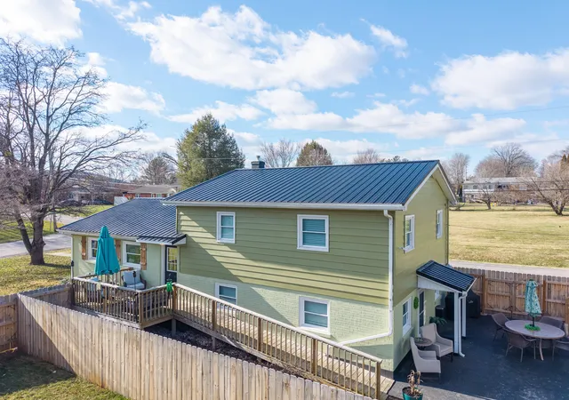Photo 4 of Single family home for sale at 101 Bash Ave, Somerset, KY 42501 | MLS# 26001388 | Listing updated on 2026-04-16