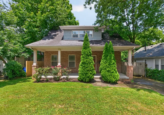 Photo 2 of Sale Pending at 229 Lincoln Ave, Lexington, KY 40502 | MLS# 26016922 | Listing updated on 2026-08-17