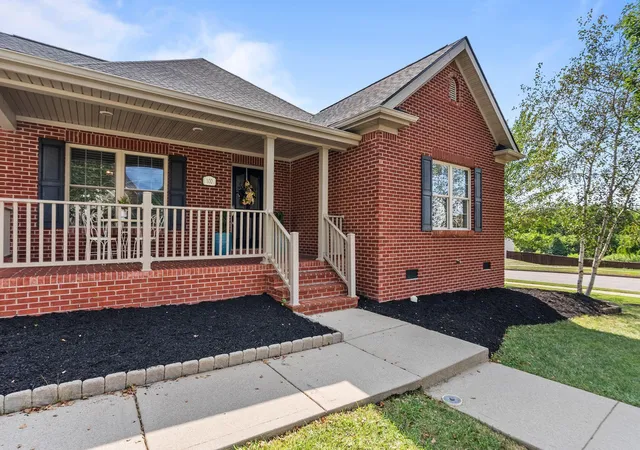 Photo 1 of Single family home for sale at 100 Dove Run Cir, Georgetown, KY 40324 | MLS# 26001504 | Listing updated on 2026-02-13