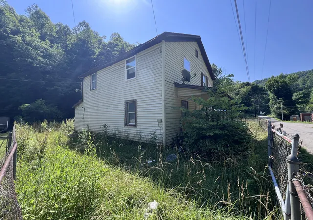 Photo 2 of Single family home for sale at 2102 Sheas Frk Rd, Mc Roberts, KY 41835 | MLS# 26001565 | Listing updated on 2026-01-22