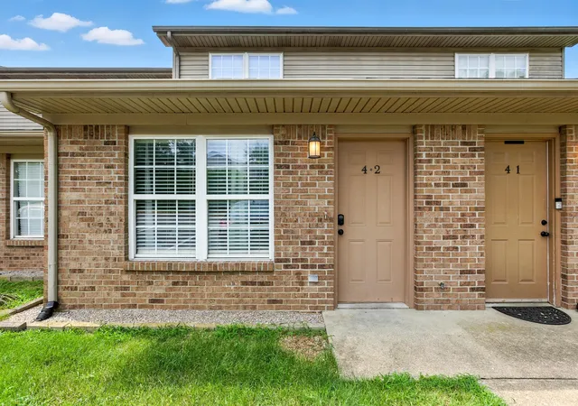 Photo 1 of Sale Pending at 1100 Horsemans Ln #42, Lexington, KY 40504 | MLS# 26002474 | Listing updated on 2026-02-17