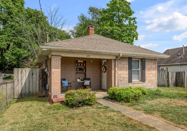 Photo 2 of Sale Pending at 123 Burley Ave, Lexington, KY 40503 | MLS# 26001635 | Listing updated on 2026-02-11