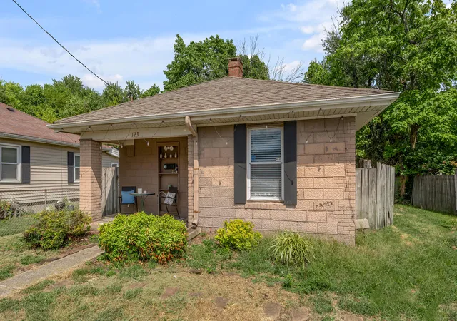 Photo 3 of Sale Pending at 123 Burley Ave, Lexington, KY 40503 | MLS# 26001635 | Listing updated on 2026-02-11