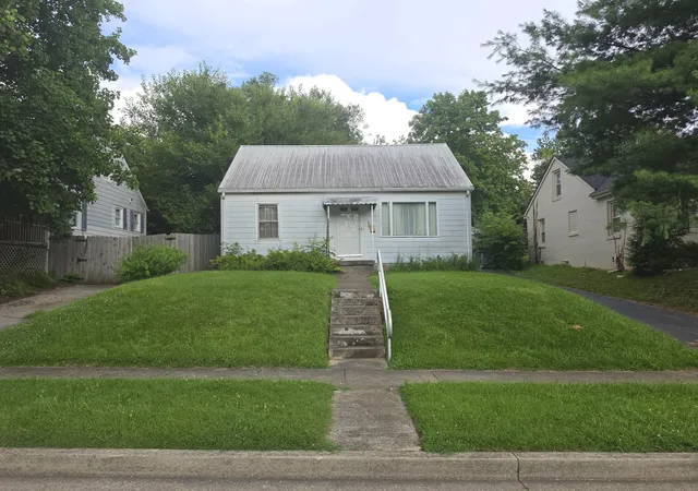 Photo 2 of Sale Pending at 860 Darley Dr, Lexington, KY 40505 | MLS# 26018557 | Listing updated on 2026-08-01