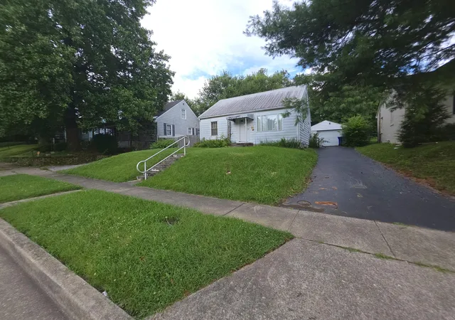 Photo 3 of Sale Pending at 860 Darley Dr, Lexington, KY 40505 | MLS# 26018557 | Listing updated on 2026-08-01