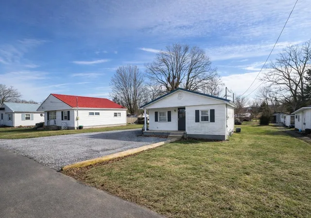 Homes for sale in Stanford, KY | 415 Harmon Hts, Stanford, KY 40484 | MLS# 26001683