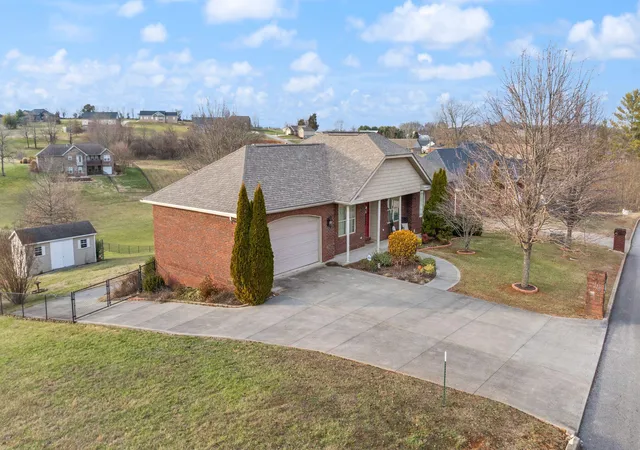 Photo 3 of Single family home for sale at 115 Mountain Air Dr, Somerset, KY 42503 | MLS# 26001709 | Listing updated on 2026-07-22