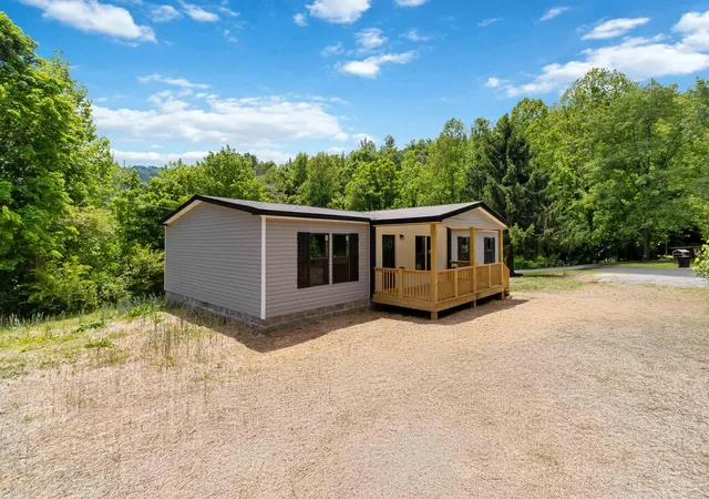 Homes for sale in Williamsburg, KY | 1776 Little Wolf Creek Rd, Williamsburg, KY 40769 | MLS# 26001886
