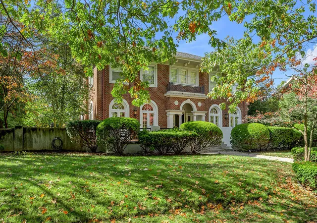 Photo 2 of Single family home for sale at 1014 Richmond Rd, Lexington, KY 40502 | MLS# 26010644 | Listing updated on 2026-10-13