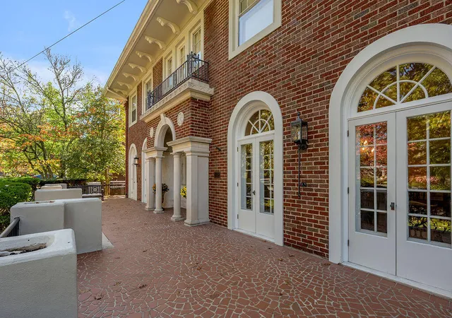Photo 3 of Single family home for sale at 1014 Richmond Rd, Lexington, KY 40502 | MLS# 26010644 | Listing updated on 2026-10-13