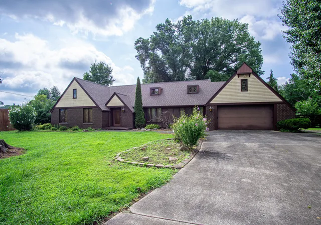 Homes for sale in Corbin, KY | 98 E Wyrick St, Corbin, KY 40701 | MLS# 26002041