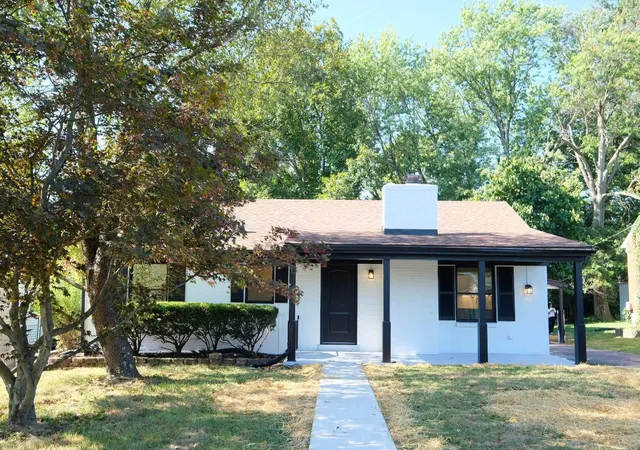 Photo 1 of Sale Pending at 208 Zandale Dr, Lexington, KY 40503 | MLS# 26002025 | Listing updated on 2026-04-22