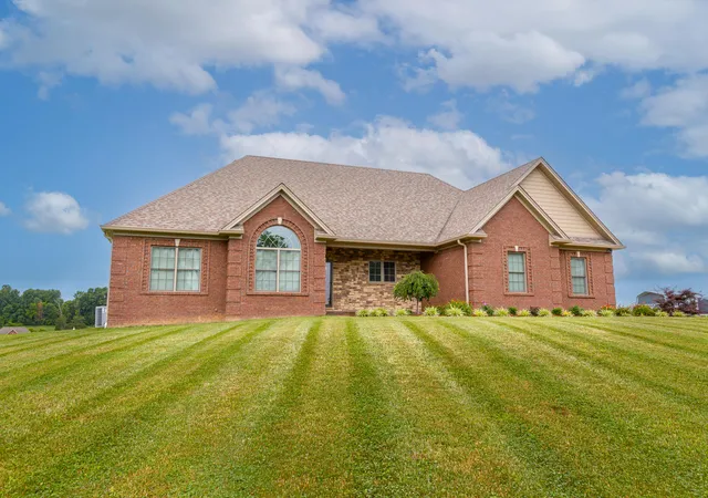 Photo 2 of Single family home for sale at 1053 English Garden, Lawrenceburg, KY 40342 | MLS# 26002182 | Listing updated on 2026-04-02