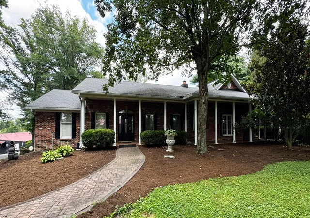 Photo 4 of Sale Pending at 5028 Ashgrove Rd, Nicholasville, KY 40356 | MLS# 26002256 | Listing updated on 2026-03-03