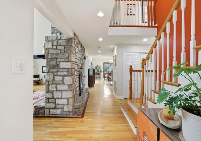Photo 3 of Sale Pending at 235 Lakewood Dr, Nicholasville, KY 40356 | MLS# 26002330 | Listing updated on 2026-06-15