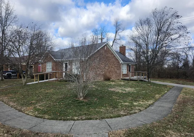 Homes for sale in Berea, KY | 100 Henry Dr, Berea, KY 40403 | MLS# 26003488