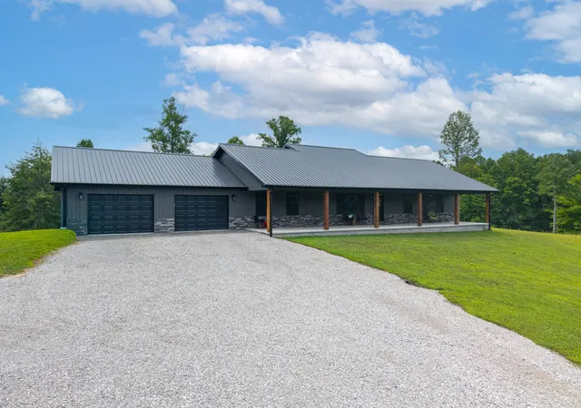 Photo 2 of Single family home for sale at 2009 E Williamsburg St, Whitley City, KY 42653 | MLS# 26002629 | Listing updated on 2026-07-22