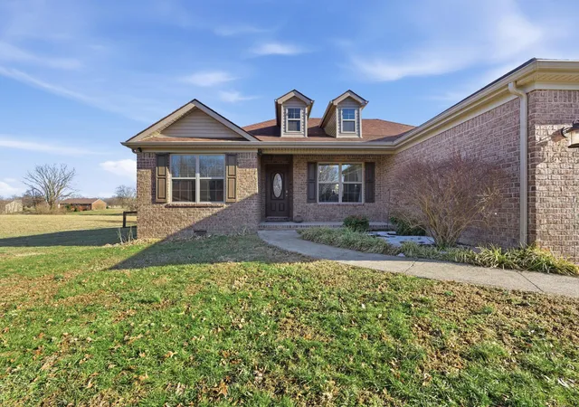 Photo 4 of Single family home for sale at 328 Windy Oaks Cir, Richmond, KY 40475 | MLS# 26002673 | Listing updated on 2026-02-23