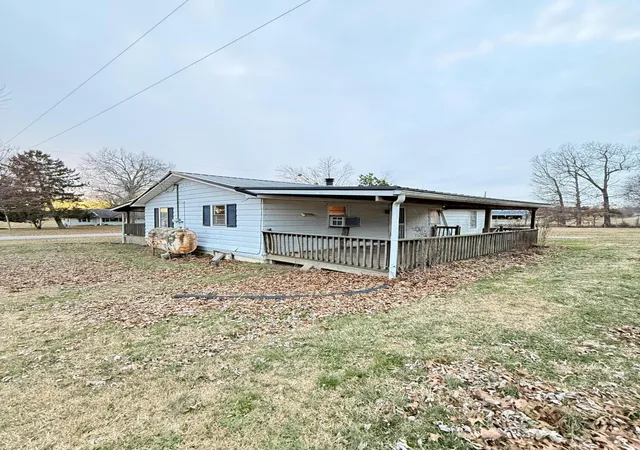 Photo 2 of Single family home for sale at 290 Ky 643, Waynesburg, KY 40489 | MLS# 26002832 | Listing updated on 2026-05-06