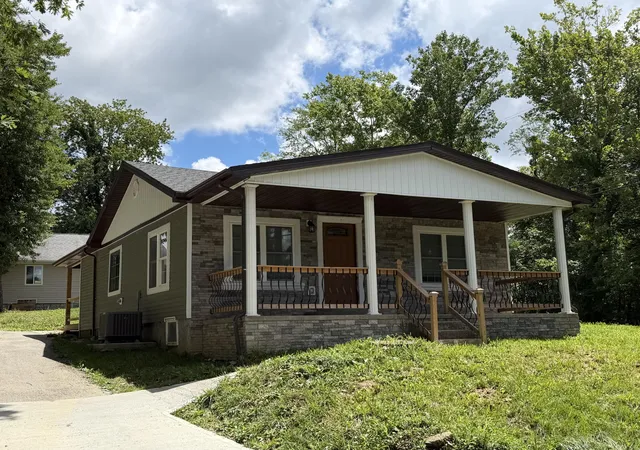 Homes for sale in Corbin, KY | 1086 Moore Hill Ave, Corbin, KY 40701 | MLS# 26002883