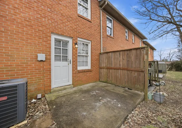 image of 305 Lake St, Nicholasville, KY 40356