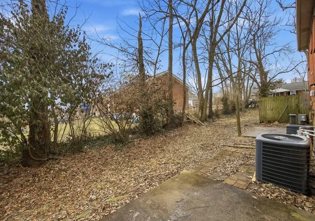 image of 305 Lake St, Nicholasville, KY 40356