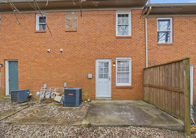 Homes for sale in Nicholasville, KY | 305 Lake Street, Nicholasville, KY 40356 | Houzeo
