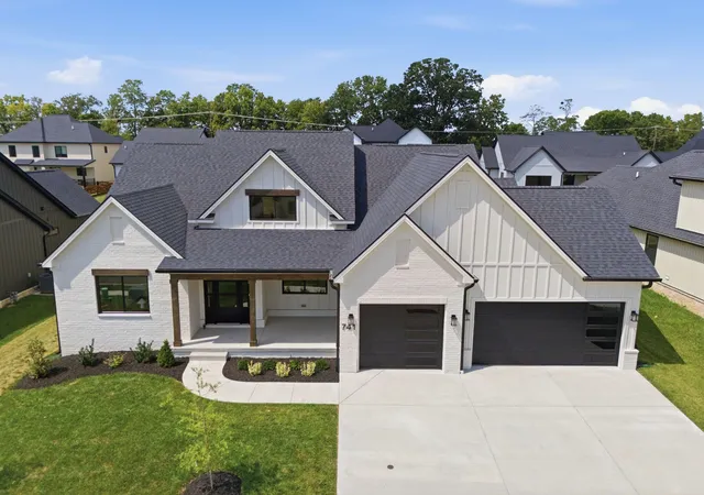 Photo 2 of Single family home for sale at 741 Azalea Ln, Versailles, KY 40383 | MLS# 26002964 | Listing updated on 2026-09-07