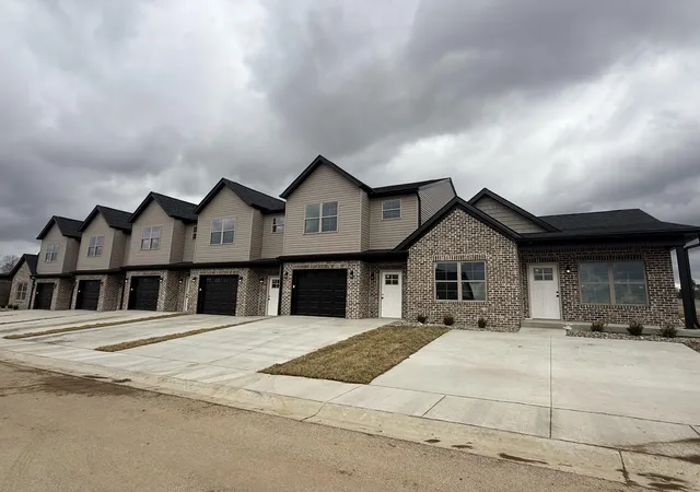 Townhouse for sale at 844 Ridgewood Dr #1-2-3-4-5-6-7, Berea, KY 40403 | MLS# 26003212