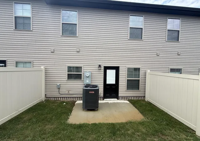 Photo 3 of Townhouse for sale at 844 Ridgewood Dr #1-2-3-4-5-6-7, Berea, KY 40403 | MLS# 26003212 | Listing updated on 2026-08-31