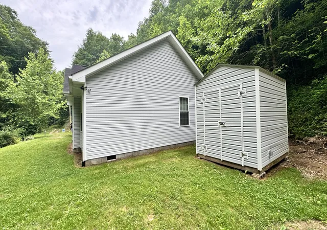 Homes for sale in Oneida, KY | 421 Wren Branch Rd, Oneida, KY 40972 | MLS# 26003143
