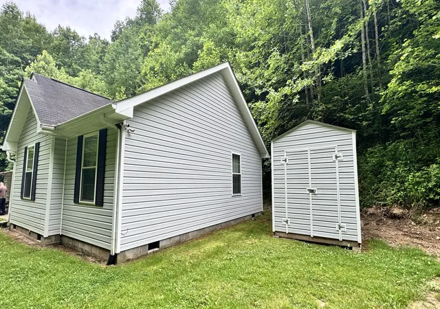 Homes for sale in Oneida, KY | 421 Wren Branch Rd, Oneida, KY 40972 | MLS# 26003143