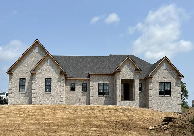 Photo 1 of Single family home for sale at 229 Doe Run Rd, Lexington, KY 40515 | MLS# 26007469 | Listing updated on 2026-09-17