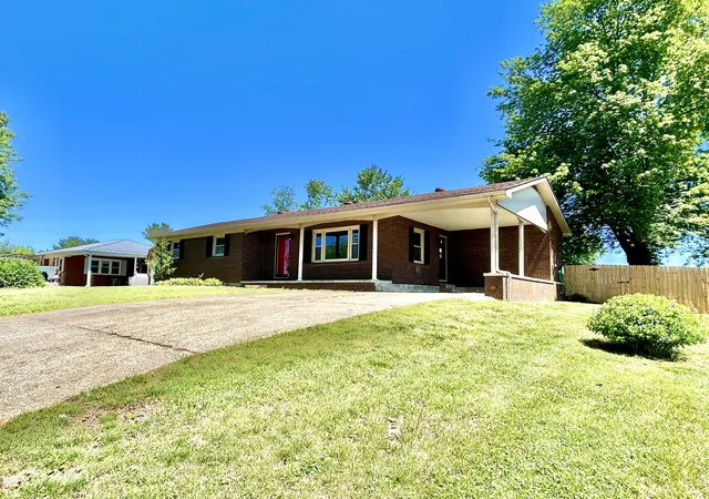Photo 2 of Single family home for sale at 138 Country Hl Dr, Somerset, KY 42503 | MLS# 26003375 | Listing updated on 2026-06-02