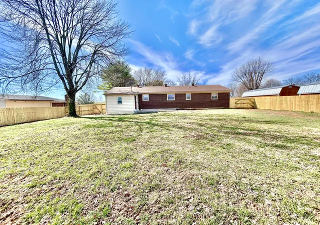 Photo 4 of Single family home for sale at 138 Country Hl Dr, Somerset, KY 42503 | MLS# 26003375 | Listing updated on 2026-06-02