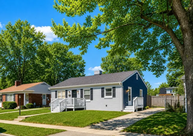Photo 1 of Single family home for sale at 613 Stratford Dr, Lexington, KY 40503 | MLS# 26003744 | Listing updated on 2026-07-26