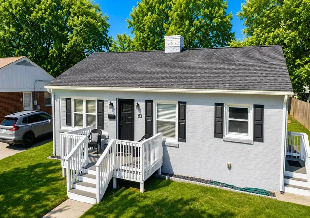 Photo 2 of Single family home for sale at 613 Stratford Dr, Lexington, KY 40503 | MLS# 26003744 | Listing updated on 2026-07-26